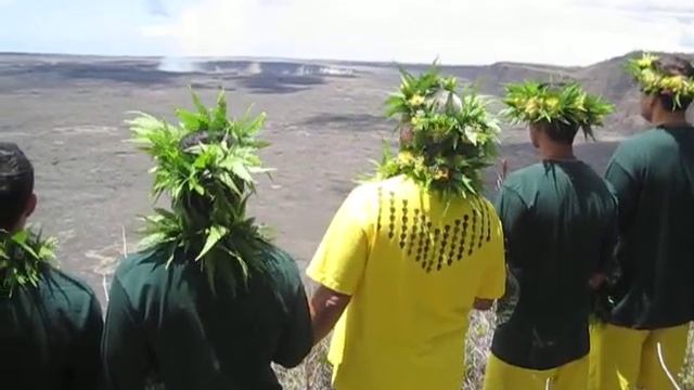 Kumu Hula Chinky Mahoe at Kilauea Crater смотреть онлайн