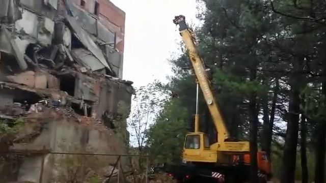 Обрушение сносимого дома Ольгинка смотреть онлайн