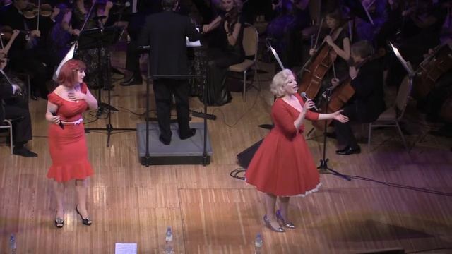 Here Comes Santa Claus - The Puppini Sisters смотреть онлайн