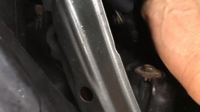 Sometimes LED bulbs are unsuitable - how to replace the dipped beam bulb Toyota Corolla verso AR10 смотреть онлайн