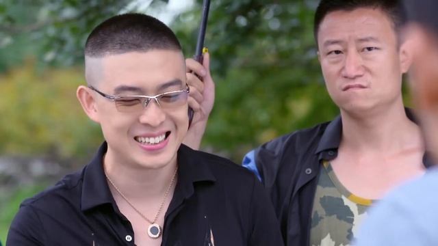 【FULL】失蹤5年的正妻突然出现，却发现丈夫正约会小三，丈夫慌了！💗#chinesedrama #中國電視劇 #愛情 #大陸劇 #灰姑娘 #半暖時光 #2023chinesedrama смотреть онлайн