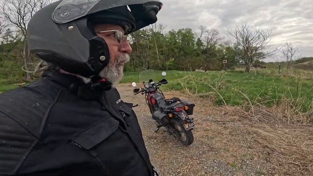 RE Himalayan -My Favorite Bike - Nirvik Jacket in the Rain - Wahoo! смотреть онлайн