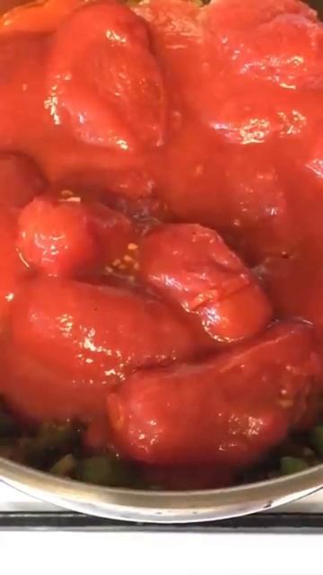 Poached Eggs in Spiced Tomato Sauce (Shakshuka) #shorts #brunch смотреть онлайн