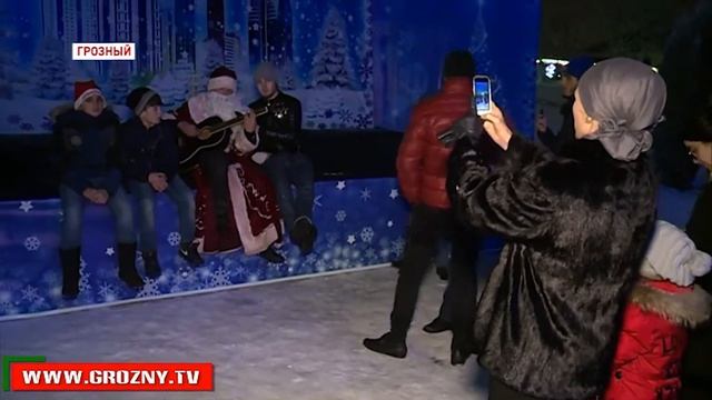 В настоящую праздничную атмосферу в Грозном можно окунуться вечером смотреть онлайн