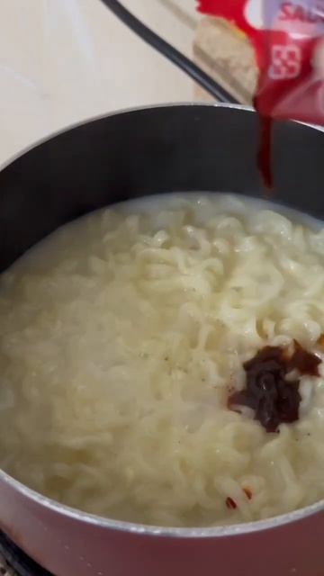 Spicy but cheesy 😋 #shortvideo #shorts #cheesy #buldak #ramen #pleasesubscribe смотреть онлайн