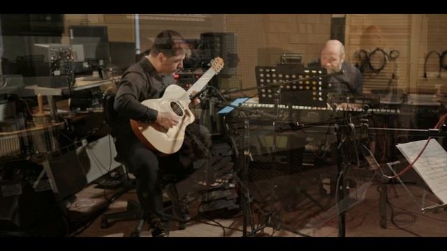 MoniAcustique - Tu Vuo' Fa' L'Americano (Cover)