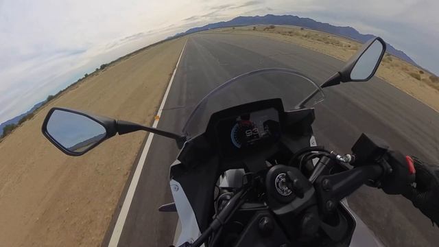 Suzuki GSX-8R Racing! смотреть онлайн