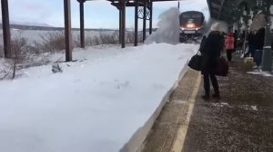 поезд против снега