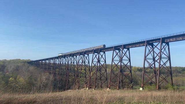 Metro-North Train 51 in Salisbury Mills, NY with MNCW Defect Detector смотреть онлайн