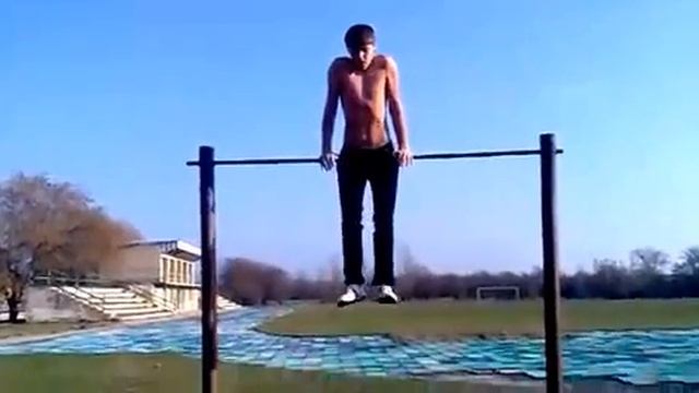 WORKAUT-Нереальные трюки на турнике!