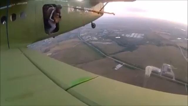 первый прыжок с парашюта смотреть онлайн