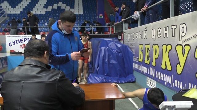 Взвешивание борцов U17 до 48 кг. смотреть онлайн