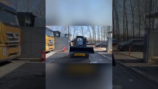 Мини-погрузчик HDCM 850 от компании "АвтоСпецСнаб" смотреть онлайн