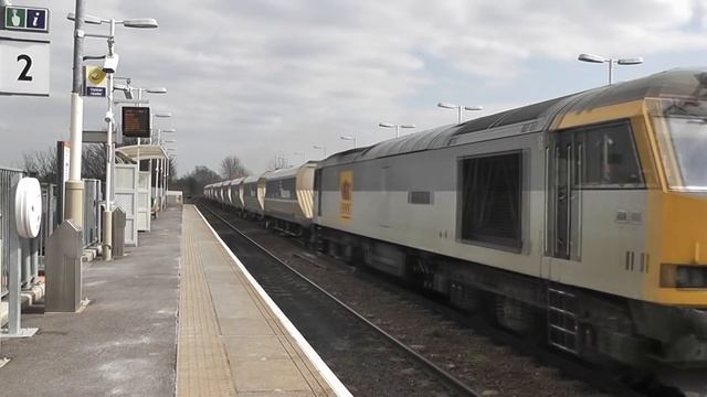 (HD) EWS Grey 60013 'Robert Boyle' Thunders Through Harringay Green Lanes Working 6V28 смотреть онлайн