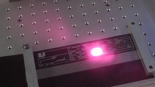 Flexible tag Flexible label sticker engraving marking with fiber laser marking machine смотреть онлайн