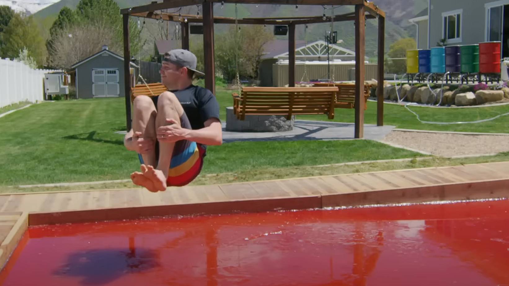 Самый Большой Бассейн с Желе в Мире - Можно ли плавать в Желе? смотреть онлайн