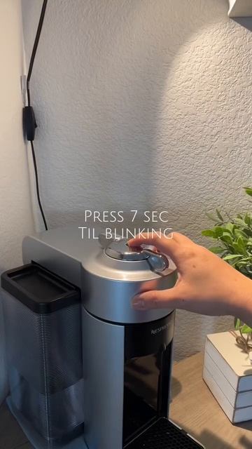 ☺️Descaling nespresso + cleaning my coffee lounge! #nespressovertuo #cleaningtherapy #coffeelovers смотреть онлайн