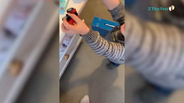 Beth & Matt's 2 Tiny Feet Review смотреть онлайн