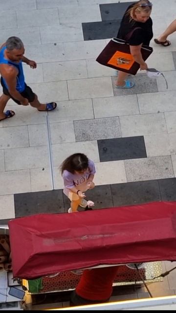 Как издеваются над детьми мороженщики в Кабардинке смотреть онлайн