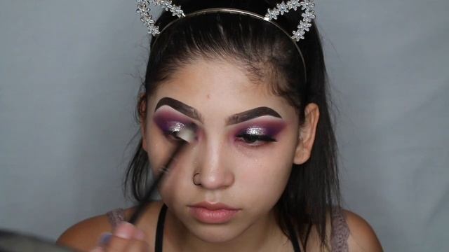 Purple Glitter Halo Eyes смотреть онлайн