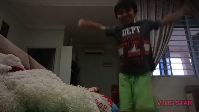 me gets distracted by henry stickman song смотреть онлайн
