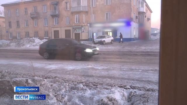 Магнит для авто: в прокопьевский барак регулярно врезаются машины смотреть онлайн