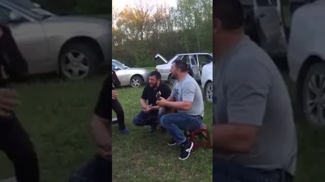 Танцуюший Мужик боялся от пистолета смотреть онлайн
