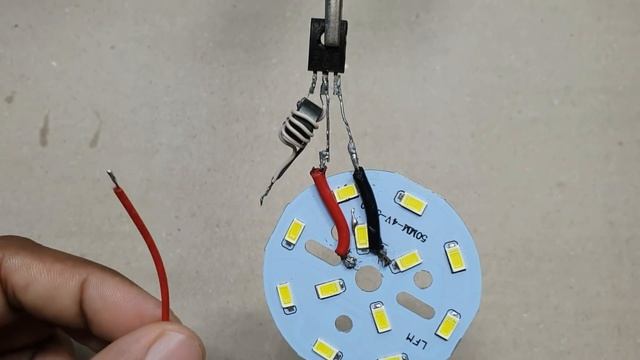 Old CFL Circuit to LED Driver //1.5v to 4v led light смотреть онлайн