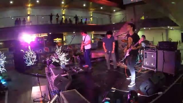 Strangers By Sunday LIVE @ Sigabong XXX смотреть онлайн