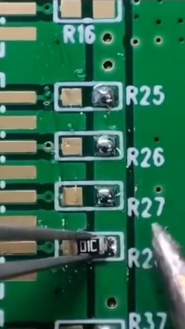Basic concepts of smd components soldering #capacitor #resistor #soldering#shorts #shortsfeed смотреть онлайн