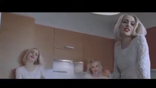 Блондинка учит как открыть кафе смотреть онлайн