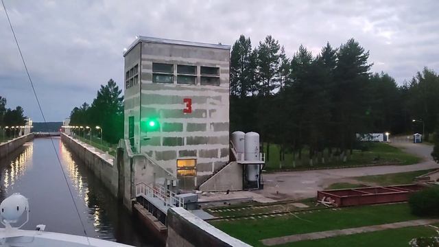 Вся ночь на Волго-Балтийском канале. Шлюза 6 5 4 3 2 1 именно в таком порядке. Путешествие. Водоход смотреть онлайн