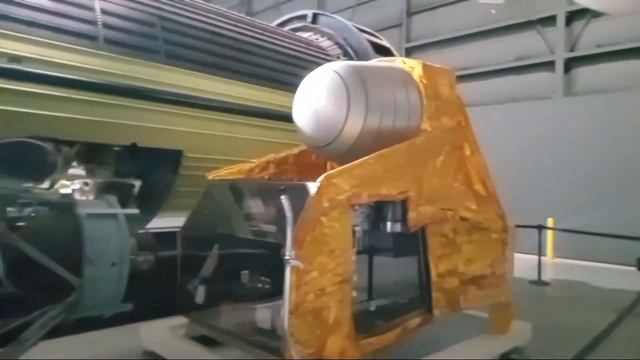 Музей авиаци странный космический зал с динозаврами смотреть онлайн