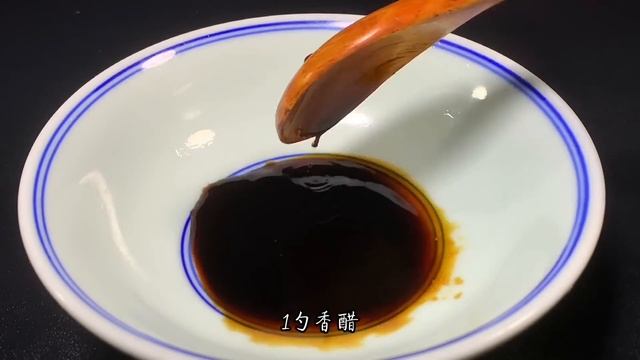 手撕包菜有人焯水也有人過油，哪有那麼複雜，教你一招，脆爽可口！【一畫美食】#手撕包菜 смотреть онлайн