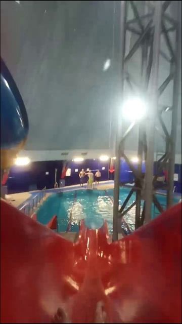 Экстремальный спуск с горки #веморт #рекомендации #тренд #аквапарк #развлечения #смешноевидео смотреть онлайн