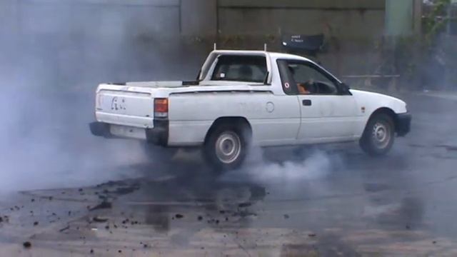5 WATT Vs INSHOP VS V6 Commodore Ute TMAR & TE Performance Burnouts Mount Druitt 2 6 2013 смотреть онлайн