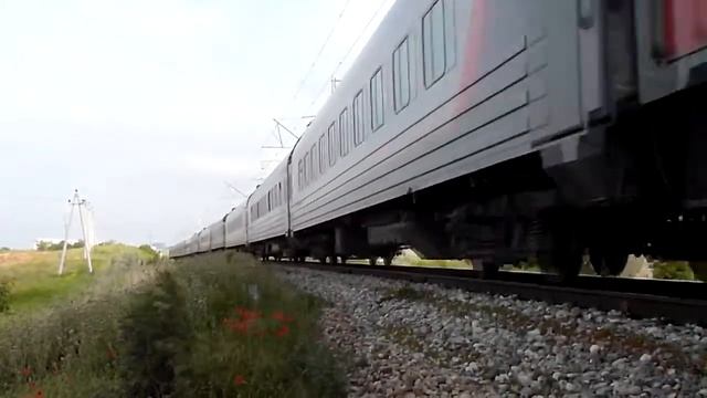 Электровоз ЭП20-043 с поездом № 12 Москва - Анапа смотреть онлайн