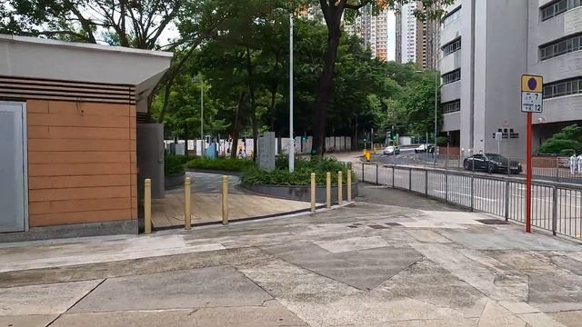 A guided tour through a typical neighborhood in Hong Kong 🍜 (Eng Sub) смотреть онлайн