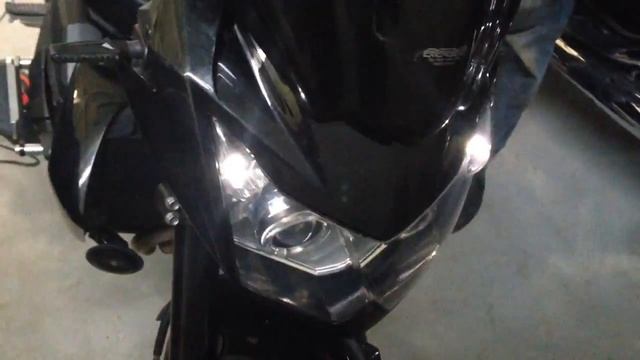 Flashing lights on Kawasaki Z750 (2012) смотреть онлайн