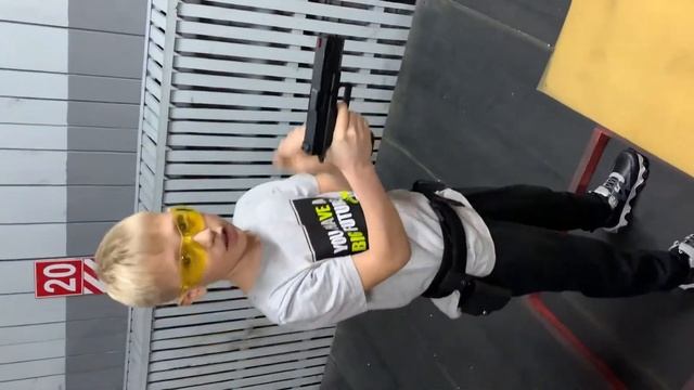 Пистолеты зарядили пластмассовыми пулями смотреть онлайн