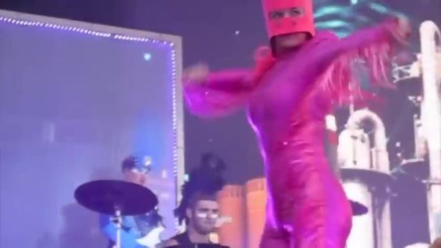 Empire of the Sun - Half Mast live at Governors Ball Music Festival 6/18/11 смотреть онлайн
