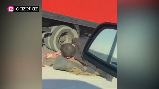 Bakıda ağır qəza: Avtomobil iki yerə bölündü смотреть онлайн