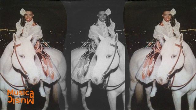 Álbum Completo 1981 - Millie Jackson - Just A Lil' Bit Country смотреть онлайн