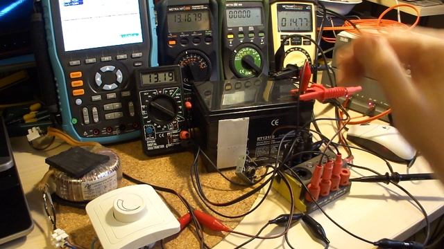 Pomiar napięcia prostownika samochodowego (tyrystor, triak , kondensator) смотреть онлайн