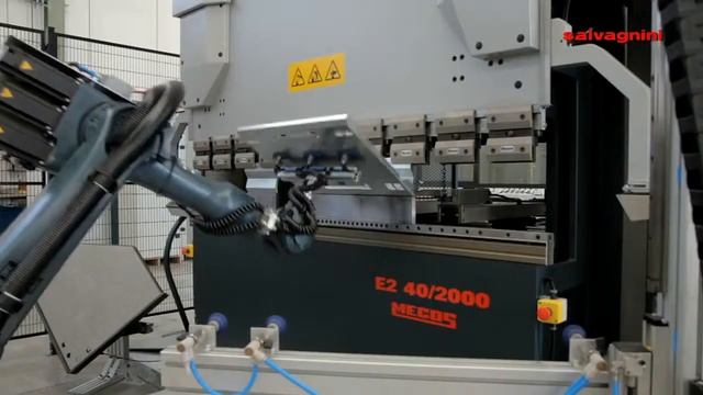 SALVAGNINI. Роботизированые гибочные ячейки ROBOFORMER. Фотоэлектрическая часть. смотреть онлайн