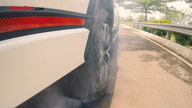 Nissan Terra VL 4x2 VS Toyota Fortuner VRZ 4x2 TRD Sportivo | Komparasi Virtual | GridOto смотреть онлайн