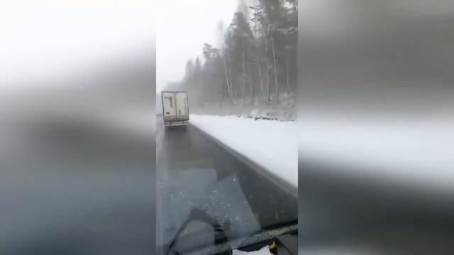 В Челябинскую область пришла зима. Снегопады в большинстве районах и сложная ситуация на дорогах смотреть онлайн
