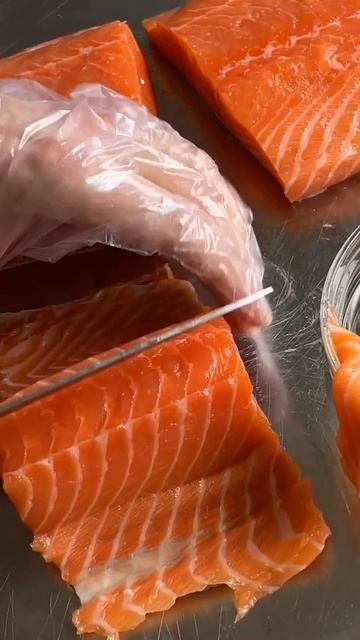 КАК НАРЕЗАТЬ ЛОСОСЬ? #short смотреть онлайн