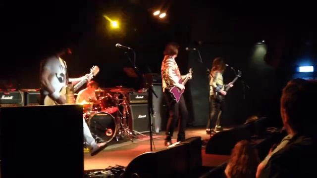 REDD KROSS - Stay Away From Downtown LIVE @ Max Watt's, Melbourne, Australia, Nov 8, 2017. смотреть онлайн