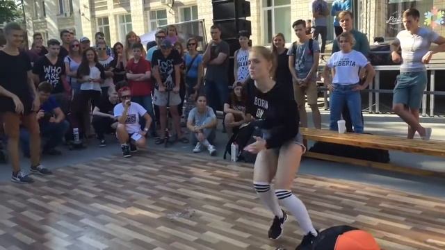 Танцевальный батл, Полина Буткова)) смотреть онлайн